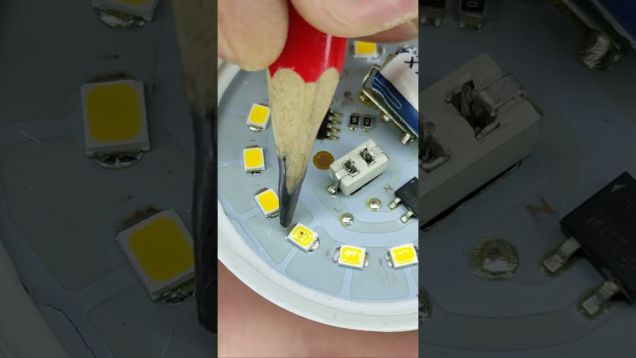 Обязательно запомни эту хитрость! Как можно легко починить светодиодную лампочку? #shorts смотреть онлайн