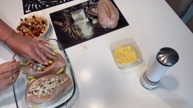 Сочные куриные кармашки с разными начинками. Сравнение приготовления в духовке и мультипечи ? смотреть онлайн