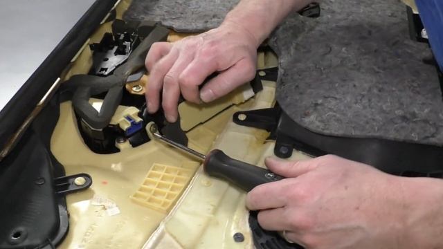 How to Remove Master Power Window Switch 97-05 Lexus GS300 смотреть онлайн