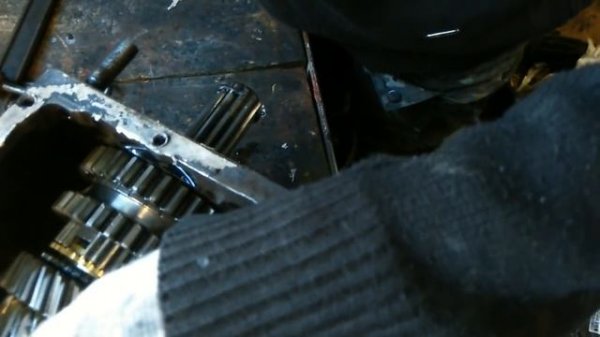 Разборка полносинхронизированной КПП УАЗ