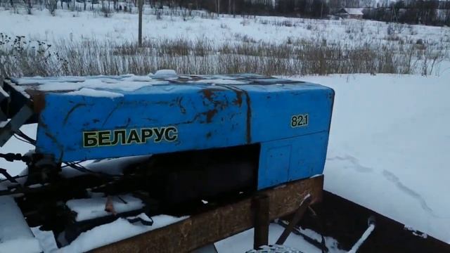 Завел мерс, почистил снег трактором!!! смотреть онлайн