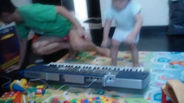 Samuel's new toy - the Casio organ cum piano смотреть онлайн
