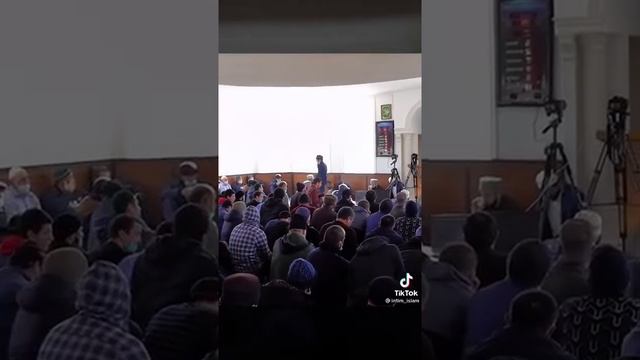 МЫ БЕРЁМ ЕЁ В ЖЁНЫ Веди себя как ислам повеливает смотреть онлайн