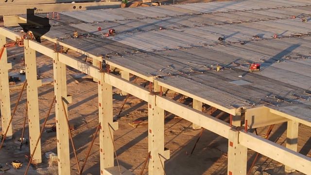 Tesla Terafactory Texas Update #77 in 4K: Raising More Everything- 12/17/20 (5:00pm) смотреть онлайн