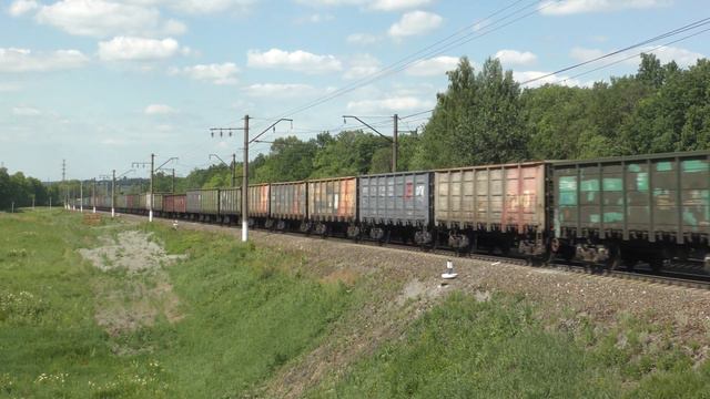 ВЛ10-1427 с грузовым поездом, перегон Ясногорск - Ревякино смотреть онлайн