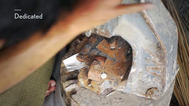 Мастера, которые создают наши кнопки-символы смотреть онлайн