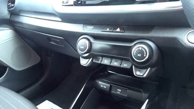 Kia Stonic CONNECT MHEV - FJ Chalke, Yeovil смотреть онлайн