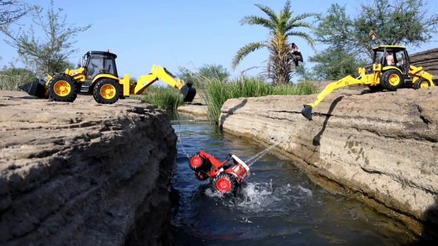Школьный автобус столкнул трактор в каньон смотреть онлайн