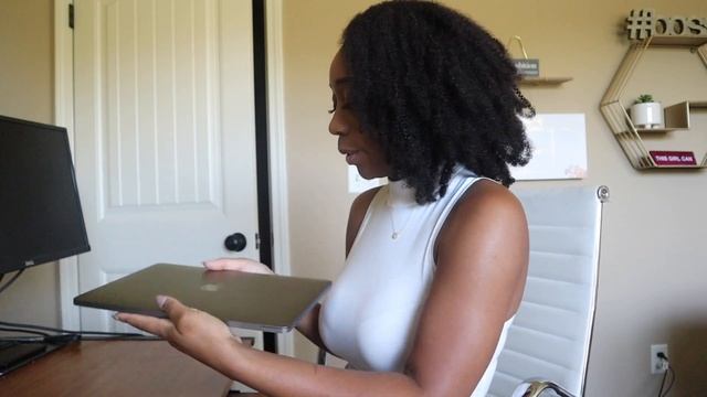 UNBOX MY NEW 13 INCH MACBOOK PRO WITH ME | I'm soooo extra lol смотреть онлайн
