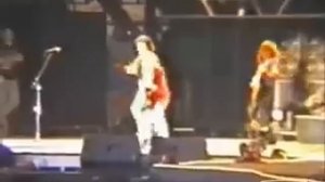 Утиная походка Ангуса Янга