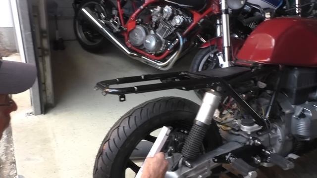 Roadster CB 400 u BMW aus der HEXENKÜCHE смотреть онлайн