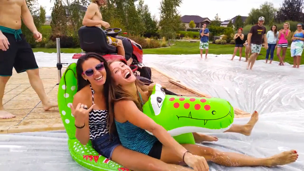 Покатушки во дворе смотреть онлайн