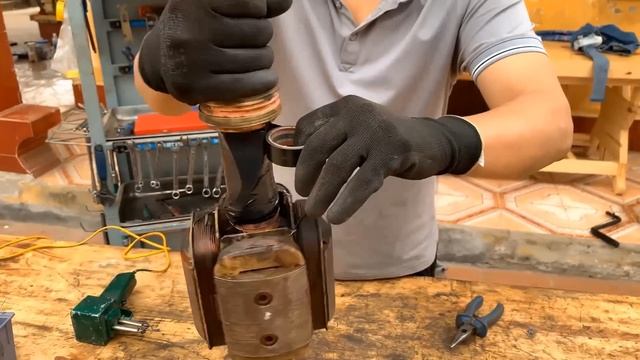 Restoration Old Rusty 220v Generator // Repair And Reuse Rusty Generators смотреть онлайн