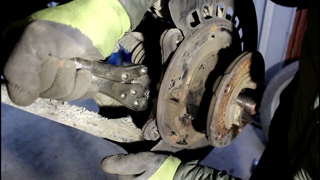 Замена заднего ступичного подшипника на АУДИ Q7 2006 AUDI Q7 3,0 дизель 1часть