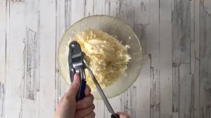 Еврейская закуска из сыра с чесноком и яиц ? Простая сырная чесночная намазка на хлеб