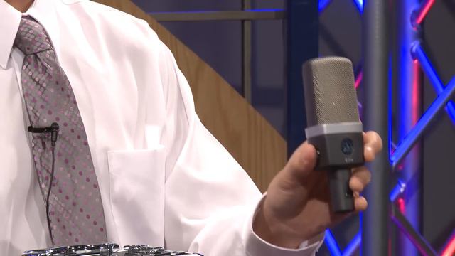 AKG C214 Large Diaphragm Condenser Microphone Overview | Full Compass смотреть онлайн