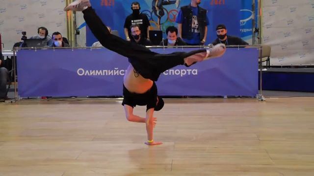 semifinal 16-18 bboy Brizz vs Grom - брейкданс чемпионат г.Долгопрудный 2021 смотреть онлайн