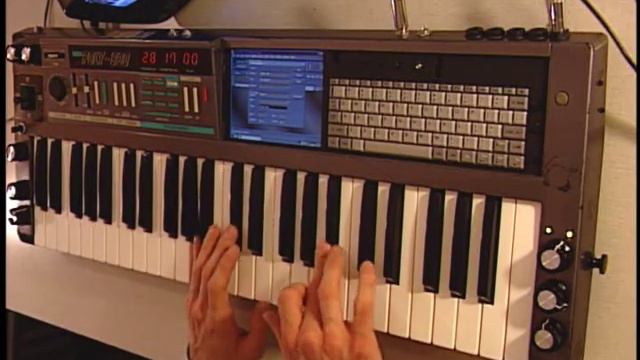 FrankenKorg 800 Demo - Toshiba Libretto and Alesis Nanoverb inside a Korg Poly 800 synthesizer! смотреть онлайн