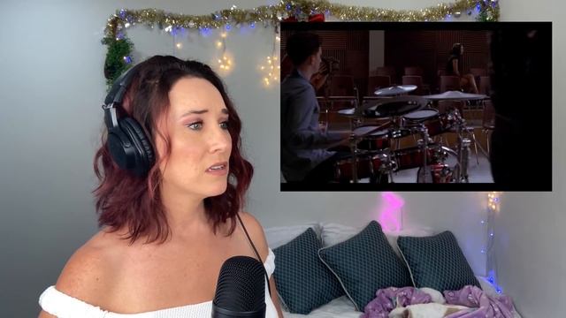 Vocal Coach Reacts GLEE - Mine | WOW! She was... смотреть онлайн