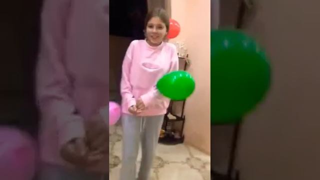 Идея как поздравить подругу с Днём рождения!? смотреть онлайн
