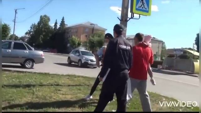 Покупательницу без маски задержали полицейские. Дочь билась в истерике! смотреть онлайн