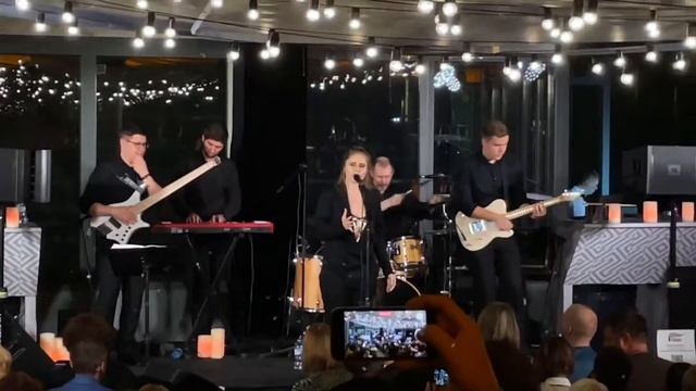 Amsterdam – Elena et les garçons – 19.09.21 –Tsvetnoy Rooftop (Moscow ?? Russia). смотреть онлайн