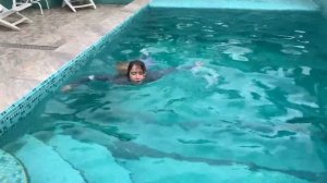 Инна в открытом бассейне