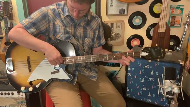 1966 Harmony H22 semihollow electric bass guitar смотреть онлайн