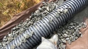 Заезд к участку из пластиковой трубы и проверка Камазом со щебнем ...