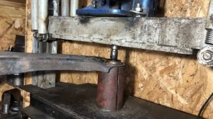 Suzuki SWIFT диагностика стуков подвески, замена шаровых передних рычагов.