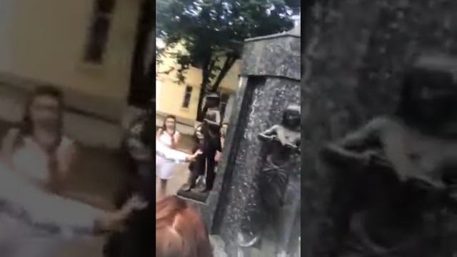 Легендарный Георгий Кот рассказывает о памятнике цирюльнику смотреть онлайн