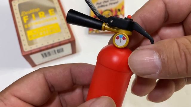 Novelty Mini Fire Extinguisher смотреть онлайн