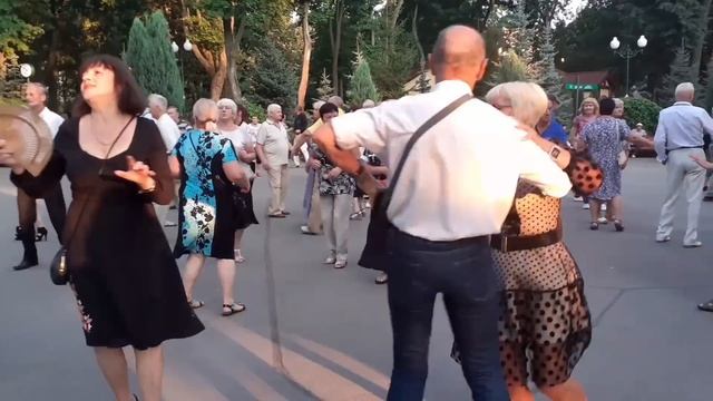 КОГДА УБЕГАЛА ОТ ТЕБЯ БЕЗ ОГЛЯДКИ! ЛЕТО 2021 ХАРЬКОВ ПАРК ГОРЬКОГО смотреть онлайн