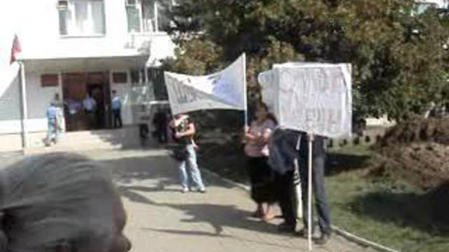 Боженовская клика пикетирует суд - 7 смотреть онлайн