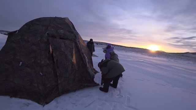 Палатки Берег в организации туристического лагеря с баней, зимой в тайге. смотреть онлайн