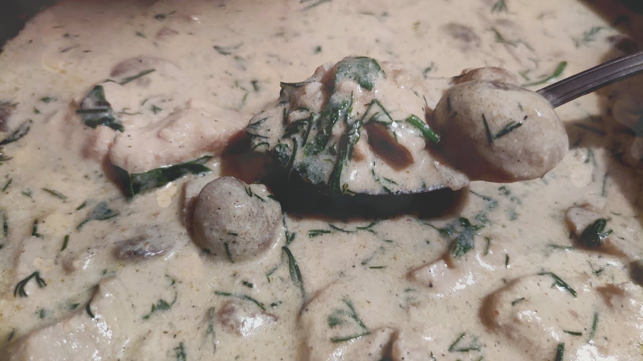 Куриное филе и шампиньоны в сливочном соусе