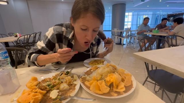 First Time Trying Gado Gado and Ketoprak - the BEST Indonesian Food in Jakarta смотреть онлайн