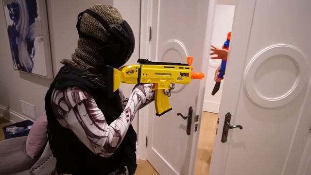 FORTNITE IRL: The FORTNITEMARES Bank HEIST - REAL LIFE 24 Hour Battle Royale! смотреть онлайн