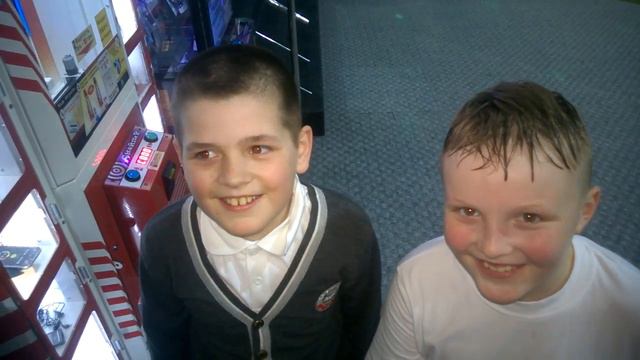 Сергій і Артем прийшли до Скай Парку на день народження друга смотреть онлайн