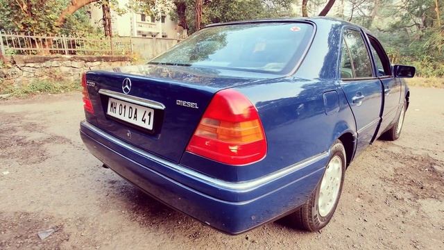 1995 Mercedes Benz W202 C250D walk around and running on a winter morning in Mumbai смотреть онлайн