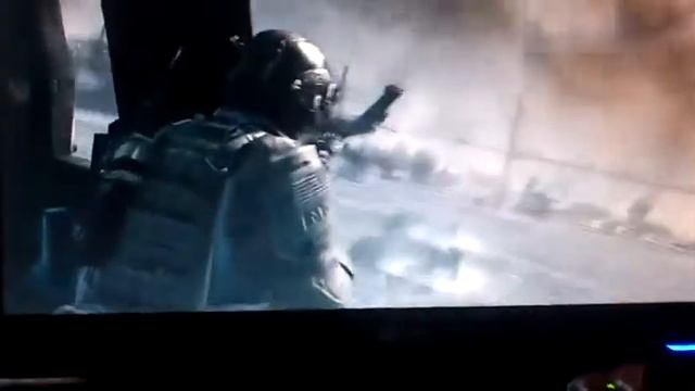 Jogando COD - MW3 смотреть онлайн