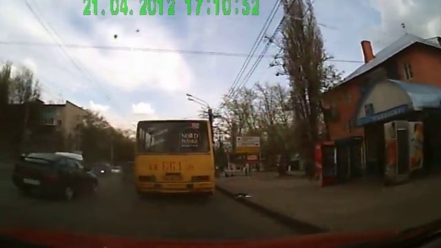 У АВТОБУСА КОЛЕСО ВЗОРВАЛОСЬ смотреть онлайн