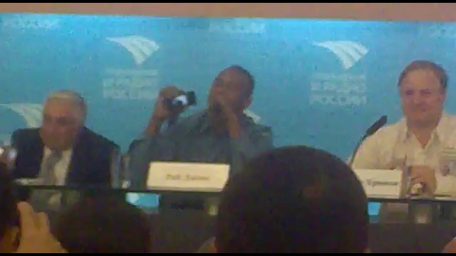 Боксер читает рэп на пресс-конеференции смотреть онлайн