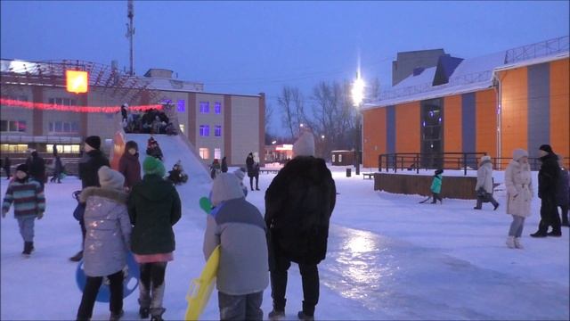г Ачинск Городская площадь ДК С наступающим 2022 годом 26 12 21г Автор видео Елена Цыганова смотреть онлайн