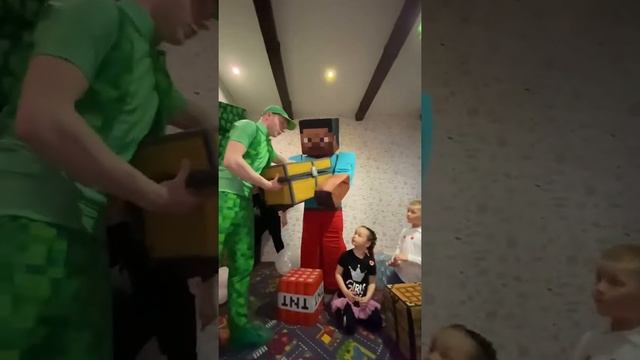 День рождения в стиле Minecraft? смотреть онлайн