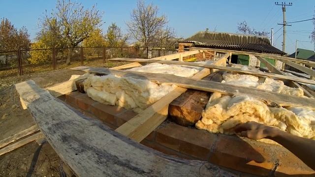 Как сделать односкатную крышу ч 2 утепление мягкой ватой смотреть онлайн