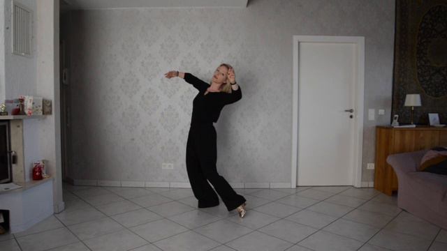 Heel Pull-Curved Feather 1 смотреть онлайн