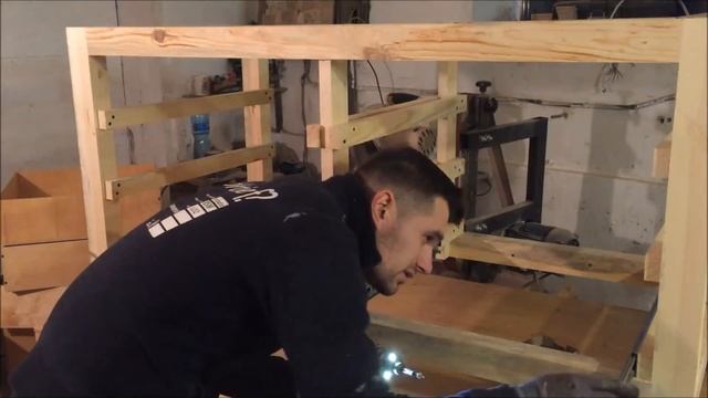 Стол с выдвижными ящиками для мастерской смотреть онлайн