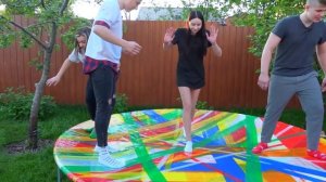 ОГРОМНЫЙ БАТУТ ИЗ 100 СЛОЕВ РАЗНОЦВЕТНОГО СКОТЧА !