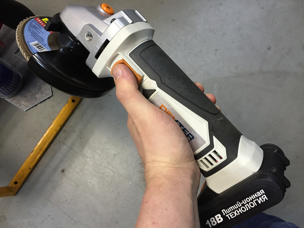 аккумуляторная болгарка из китая встает при нагрузке причина . меняем аккумулятор смотреть онлайн